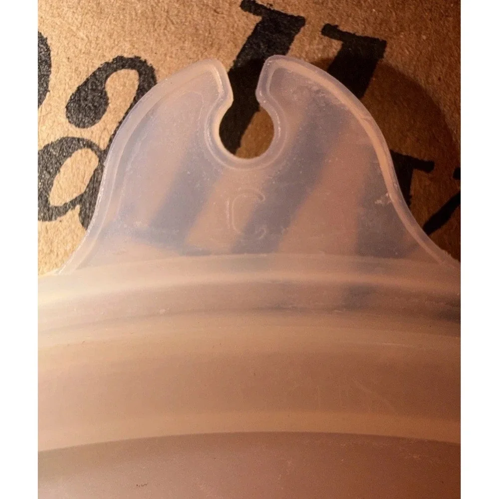 VTG Tupperware Replacement Lid #227-25 C Tab Sheer Seal Made in USA.   2